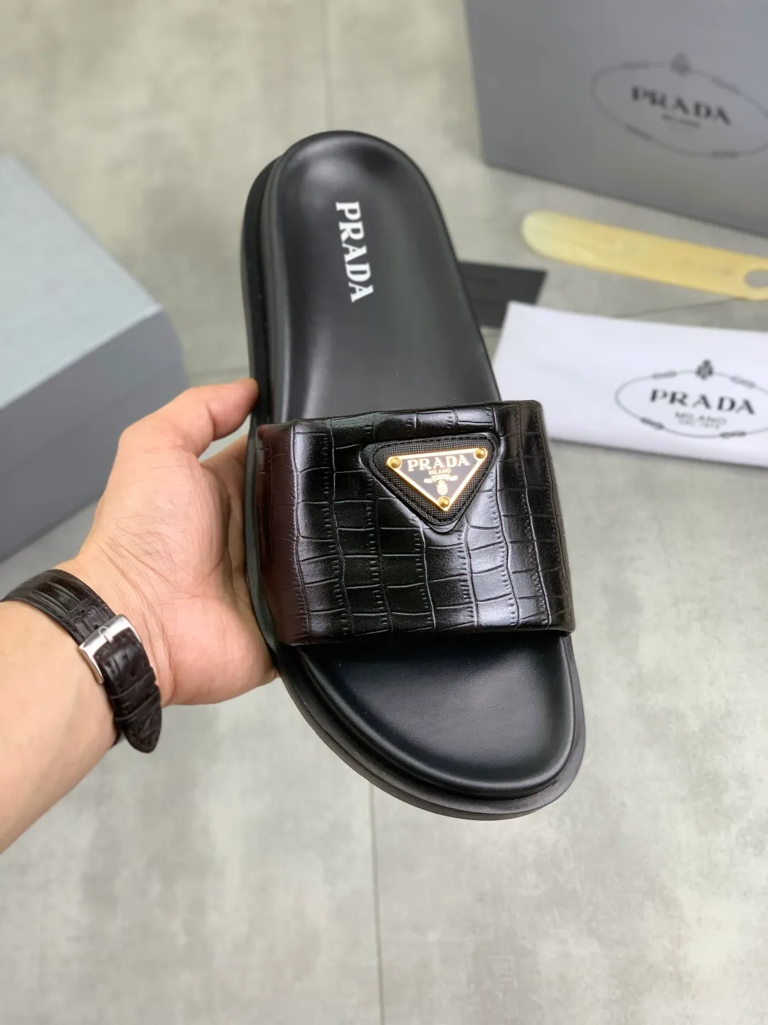 Men's shoes 💰P320💰【New style】🎁🎁🎁 PRADA Prada's new casual slippers, original official website, perfect workmanship, conveying a kind of noble luxury, sublimating its definition of luxury in Prada's high-end extraordinary craftsmanship. Original combination outsole, code number: 38-44 (45 customized) Multiple colors 🉑️ to choose from